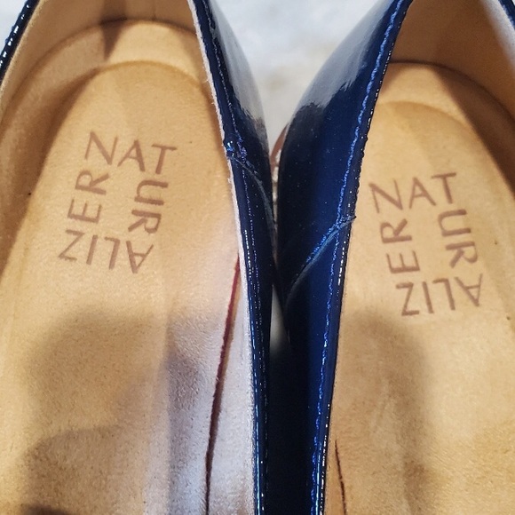 Naturalizer NWOT-August Platform
Tassel Loafer
Navy Patent
Leather Sz. 8M - Picture 4 of 7